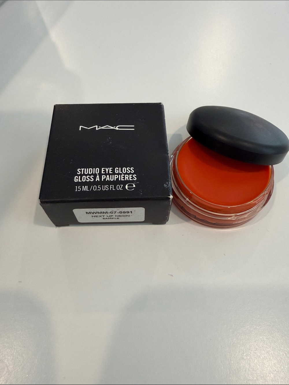 RARE MAC Next Up Neon Sample Studio Eye Gloss w/ Box